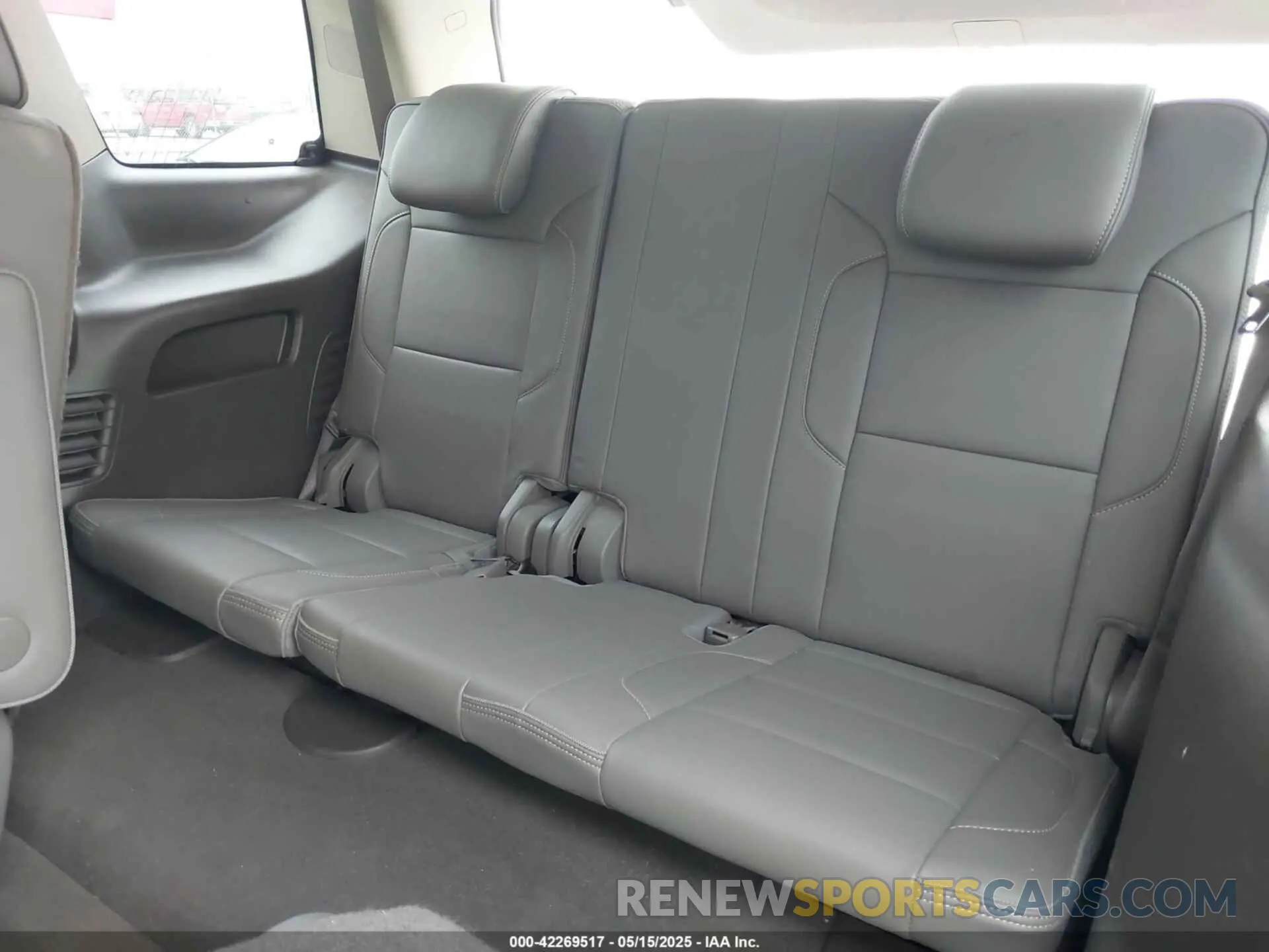 21 Photograph of a damaged car 1GKS2CKJ8KR355981 GMC YUKON 2019