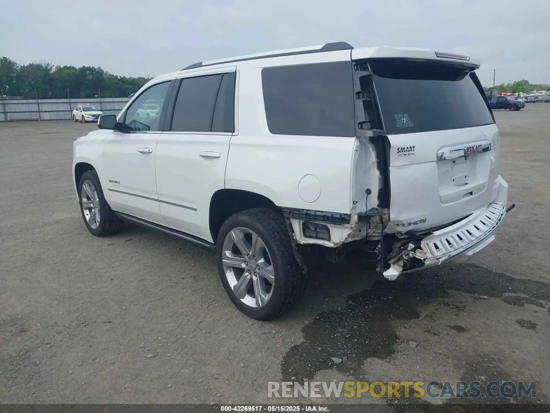 3 Photograph of a damaged car 1GKS2CKJ8KR355981 GMC YUKON 2019