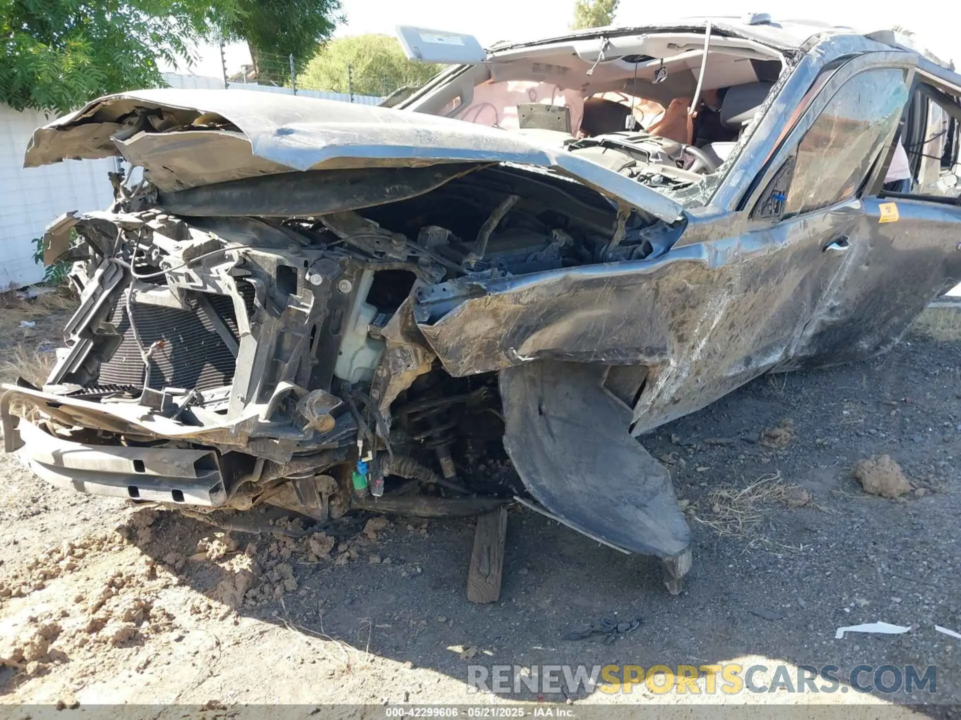 6 Photograph of a damaged car 1GKS2CKJ9KR326585 GMC YUKON 2019