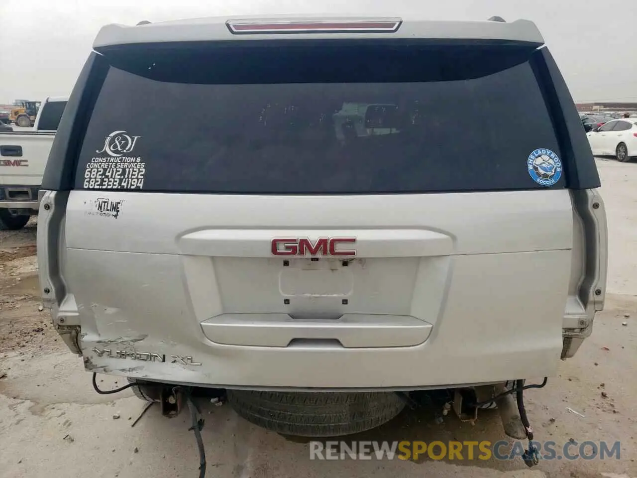 6 Photograph of a damaged car 1GKS2GKC3KR343794 GMC YUKON 2019