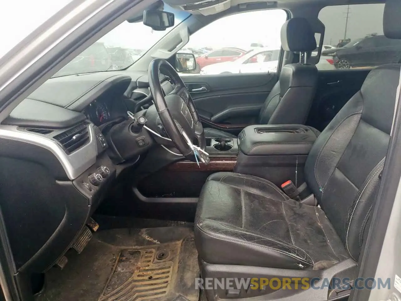7 Photograph of a damaged car 1GKS2GKC3KR343794 GMC YUKON 2019