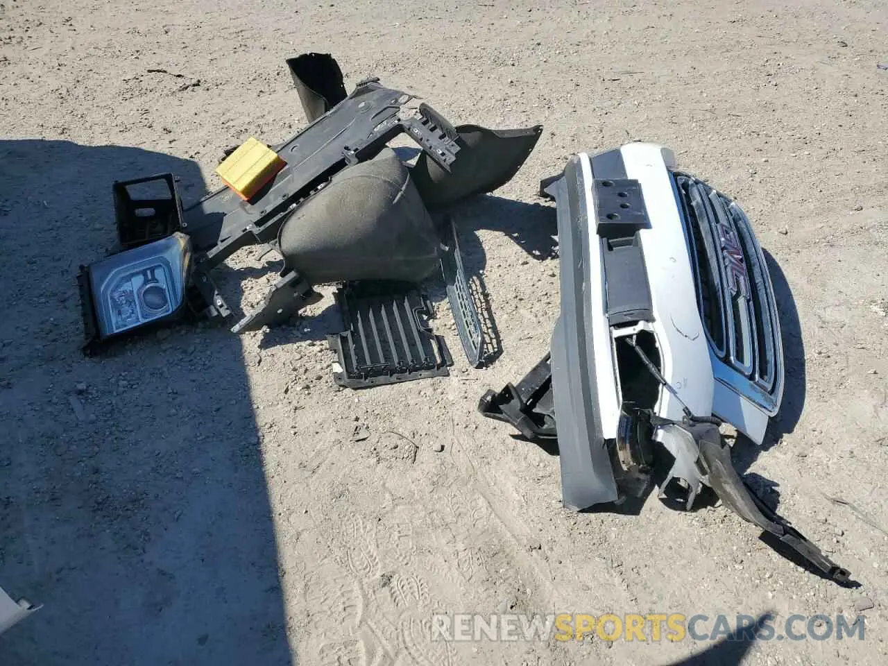 13 Photograph of a damaged car 1GKS2GKC3KR359669 GMC YUKON 2019