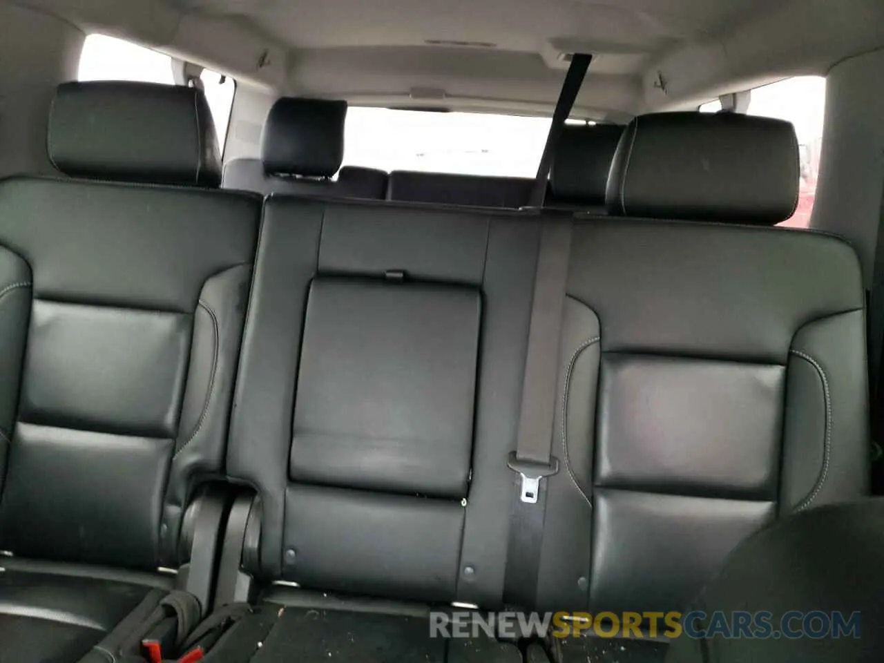 10 Photograph of a damaged car 1GKS2GKC4KR351399 GMC YUKON 2019