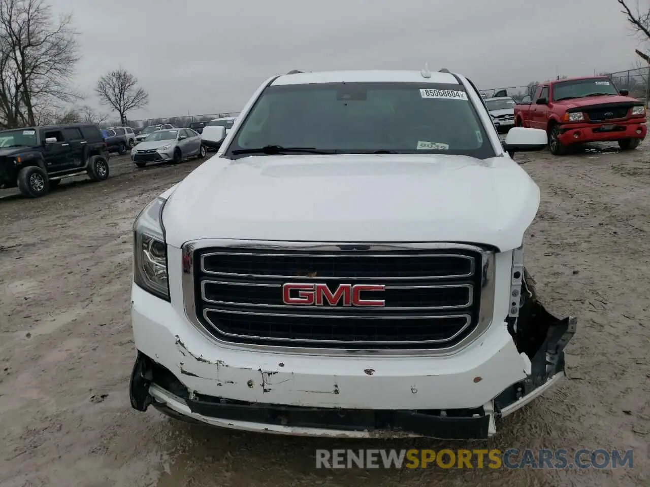 5 Photograph of a damaged car 1GKS2GKC4KR351399 GMC YUKON 2019