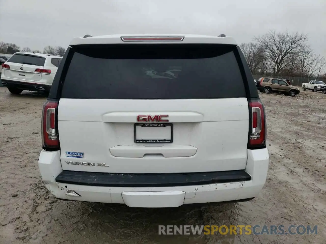 6 Photograph of a damaged car 1GKS2GKC4KR351399 GMC YUKON 2019