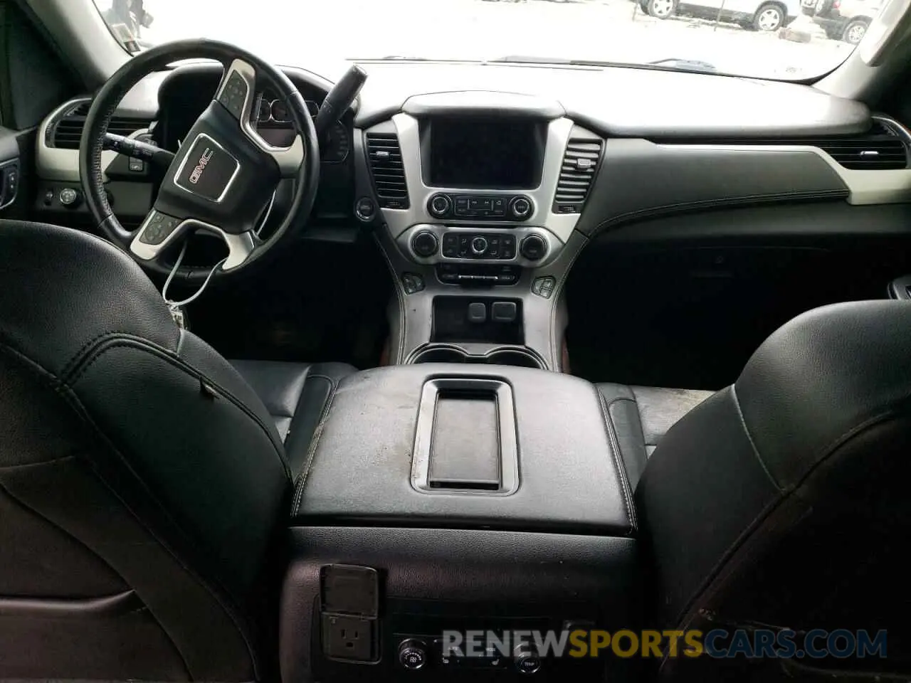 8 Photograph of a damaged car 1GKS2GKC4KR351399 GMC YUKON 2019