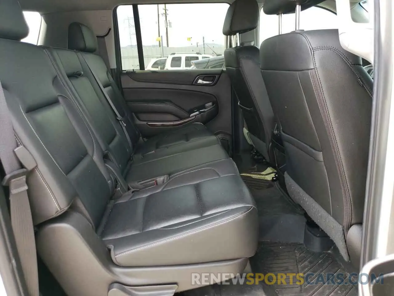 11 Photograph of a damaged car 1GKS2GKC5KR362816 GMC YUKON 2019