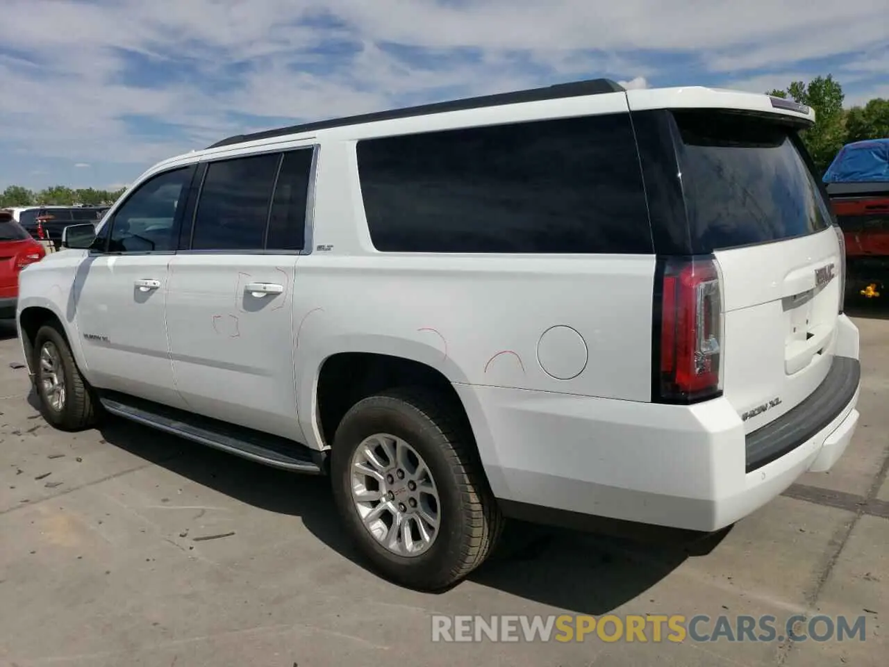 2 Photograph of a damaged car 1GKS2GKC5KR362816 GMC YUKON 2019