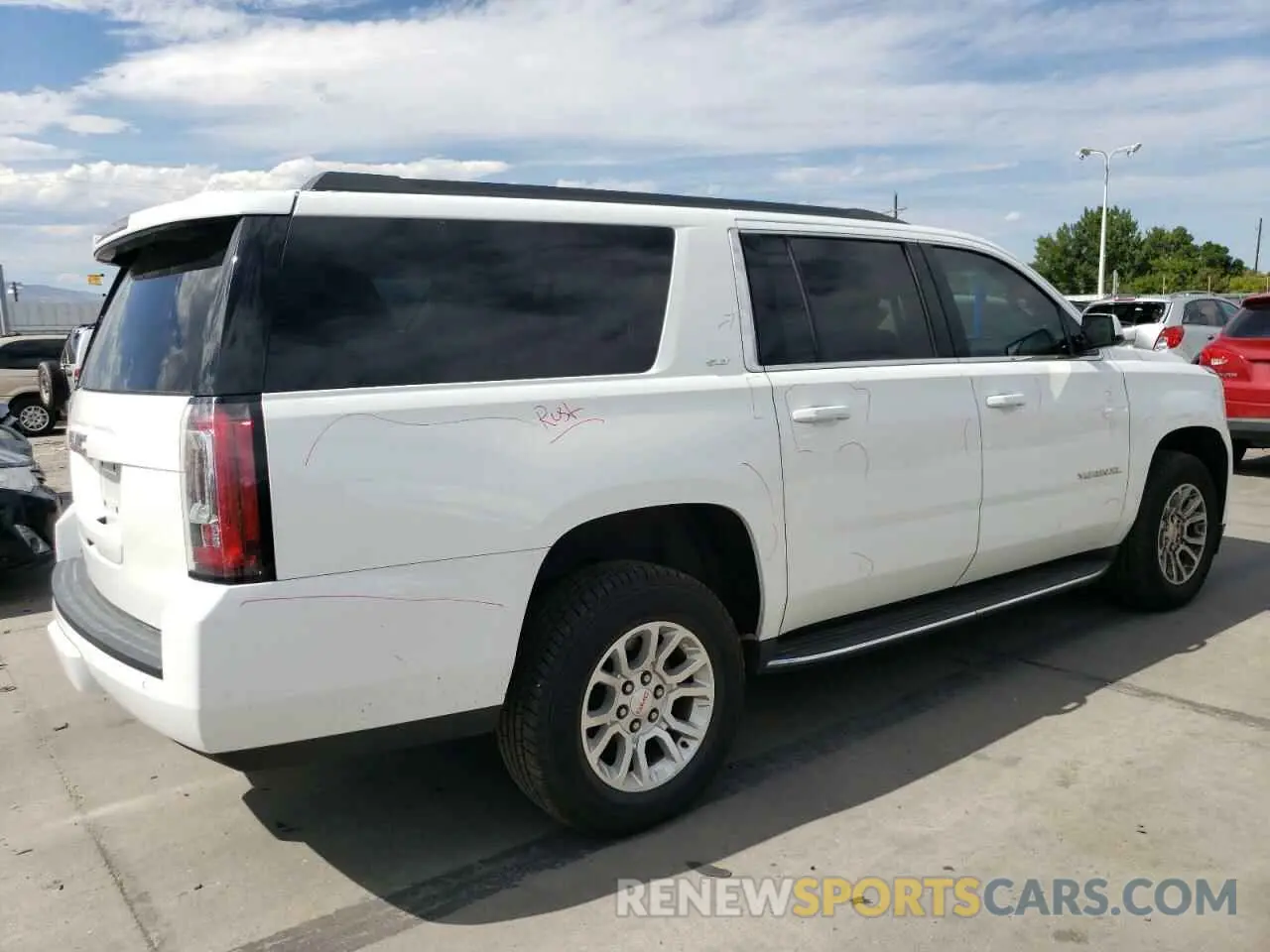 3 Photograph of a damaged car 1GKS2GKC5KR362816 GMC YUKON 2019