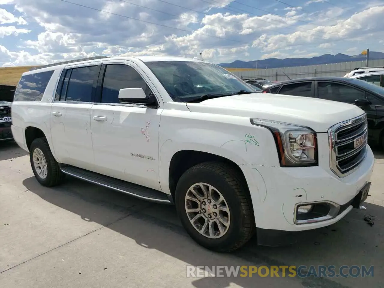 4 Photograph of a damaged car 1GKS2GKC5KR362816 GMC YUKON 2019