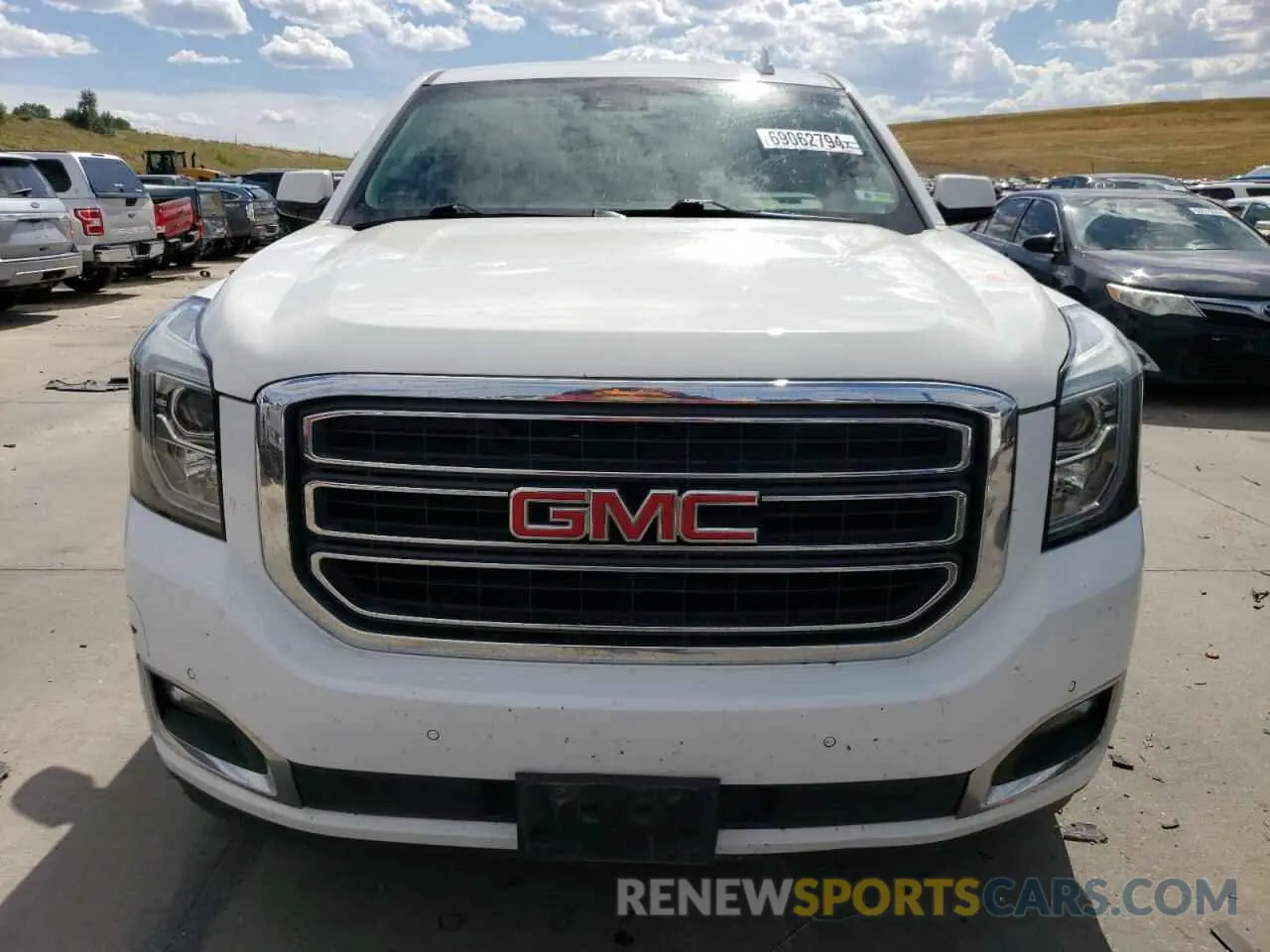 5 Photograph of a damaged car 1GKS2GKC5KR362816 GMC YUKON 2019