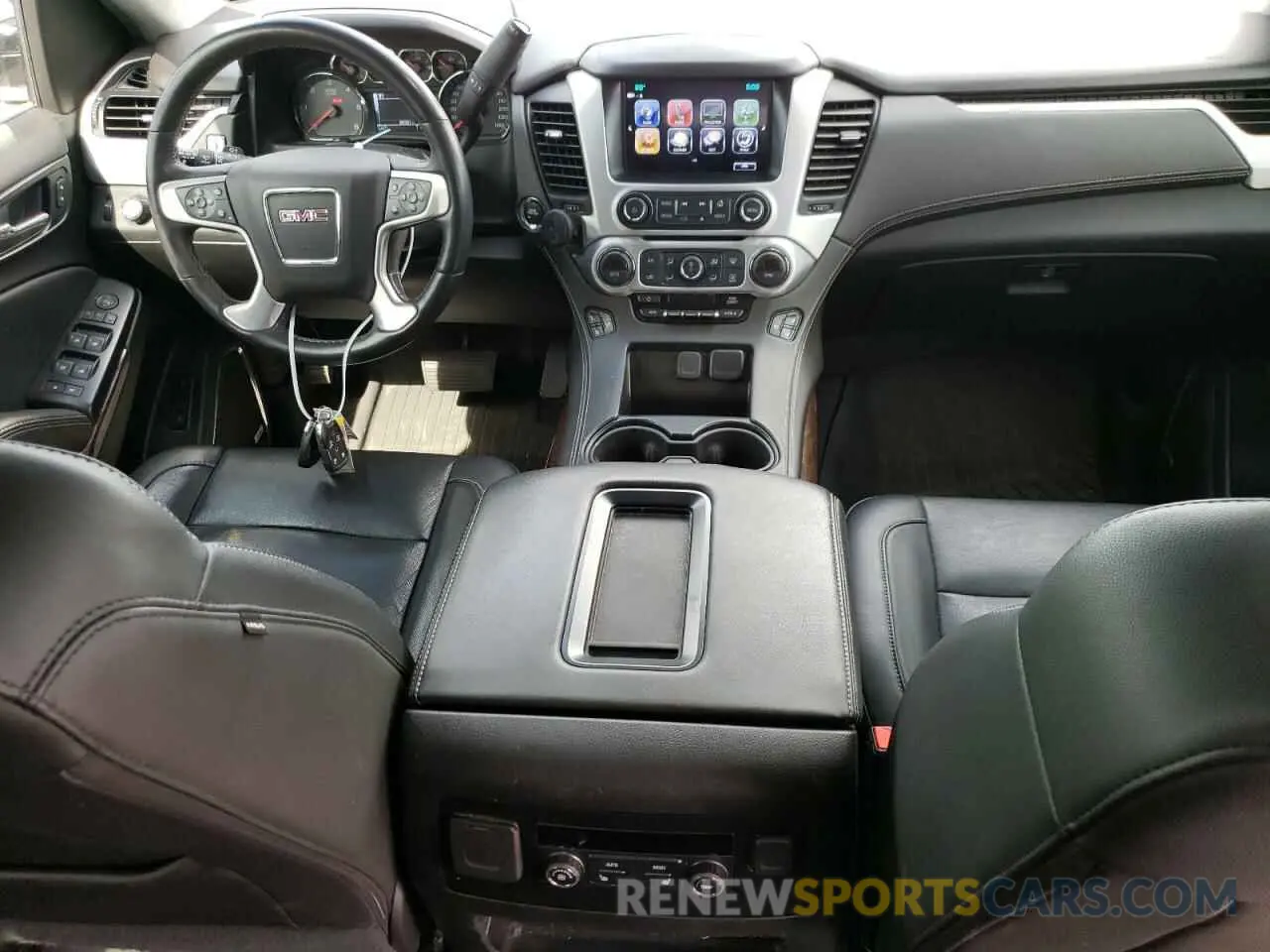 8 Photograph of a damaged car 1GKS2GKC5KR362816 GMC YUKON 2019