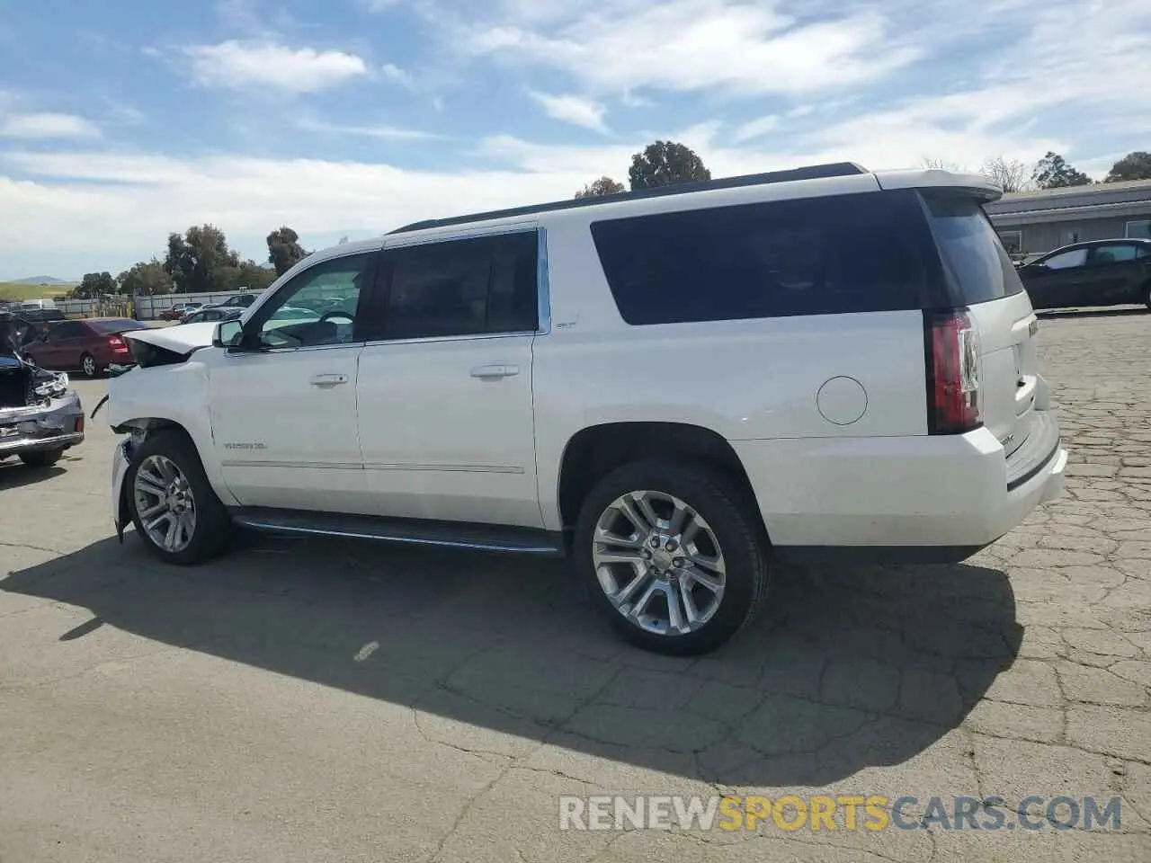 2 Photograph of a damaged car 1GKS2GKC5KR383231 GMC YUKON 2019