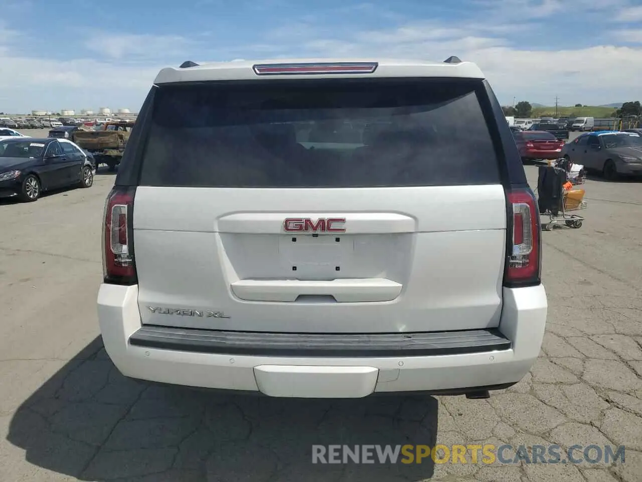 6 Photograph of a damaged car 1GKS2GKC5KR383231 GMC YUKON 2019