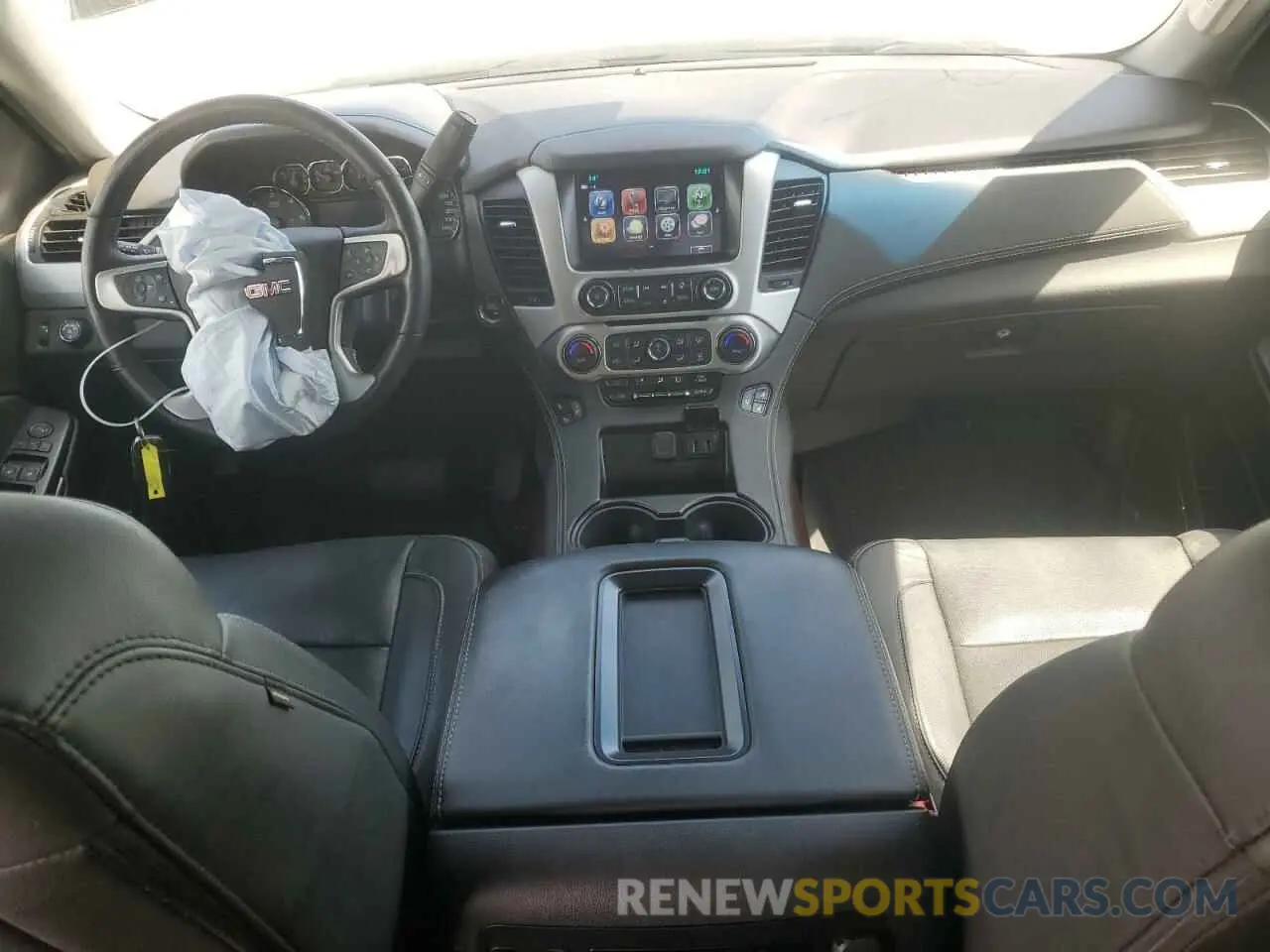 8 Photograph of a damaged car 1GKS2GKC5KR383231 GMC YUKON 2019