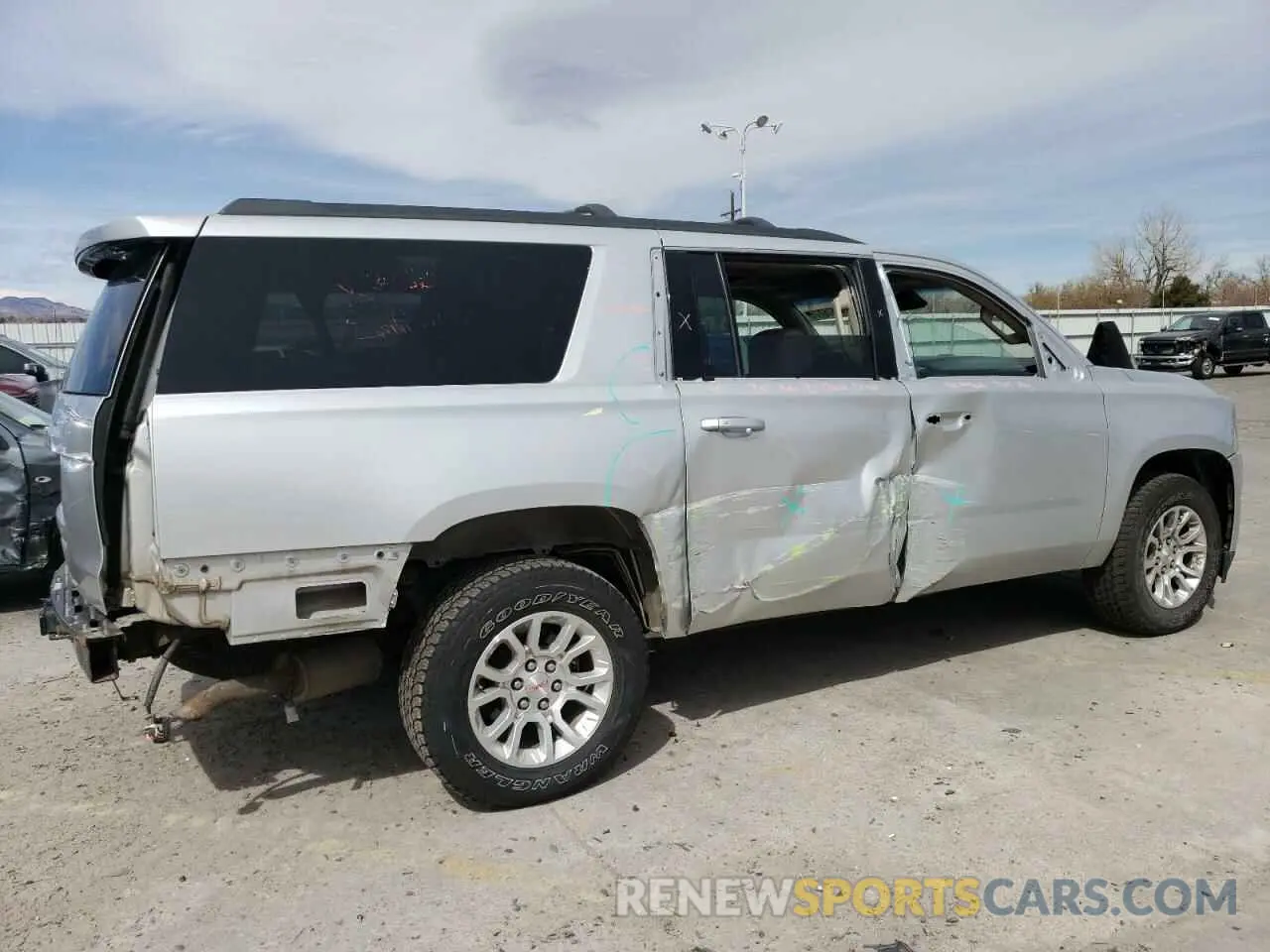 3 Photograph of a damaged car 1GKS2GKC8KR371087 GMC YUKON 2019
