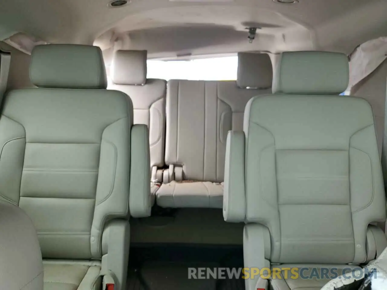 10 Photograph of a damaged car 1GKS2HKJ4KR297154 GMC YUKON 2019
