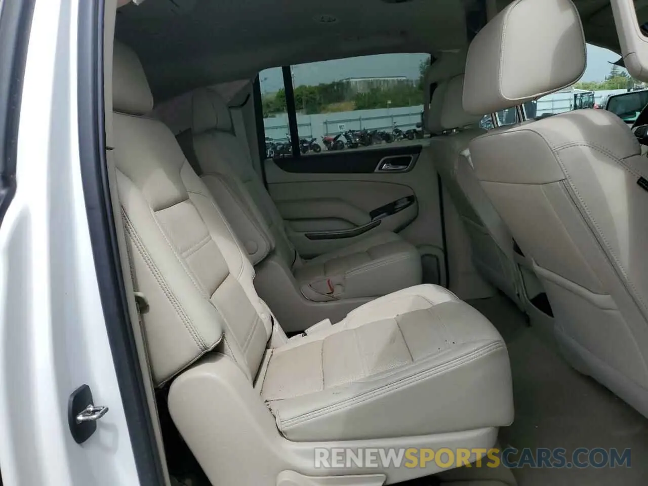 11 Photograph of a damaged car 1GKS2HKJ4KR297154 GMC YUKON 2019