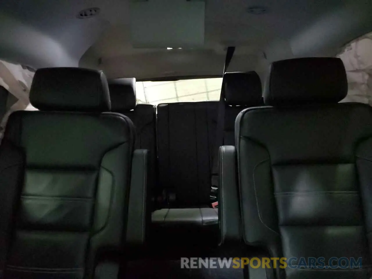 10 Photograph of a damaged car 1GKS2HKJ6KR196276 GMC YUKON 2019