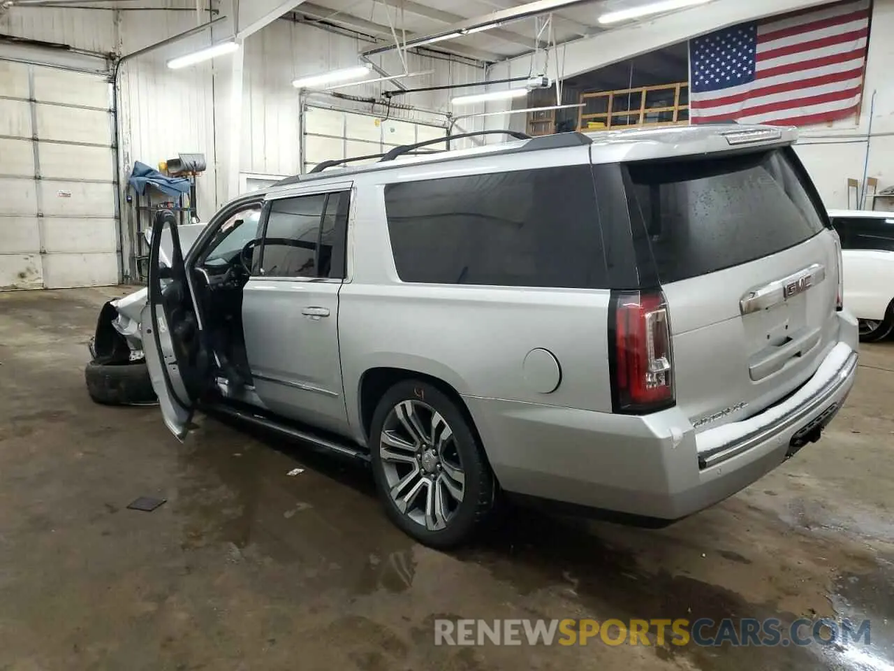 2 Photograph of a damaged car 1GKS2HKJ6KR196276 GMC YUKON 2019