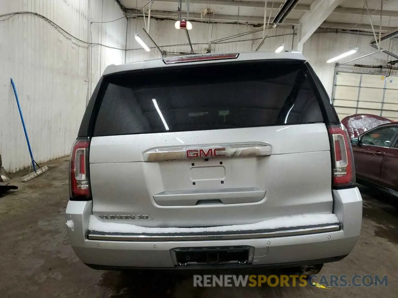 6 Photograph of a damaged car 1GKS2HKJ6KR196276 GMC YUKON 2019