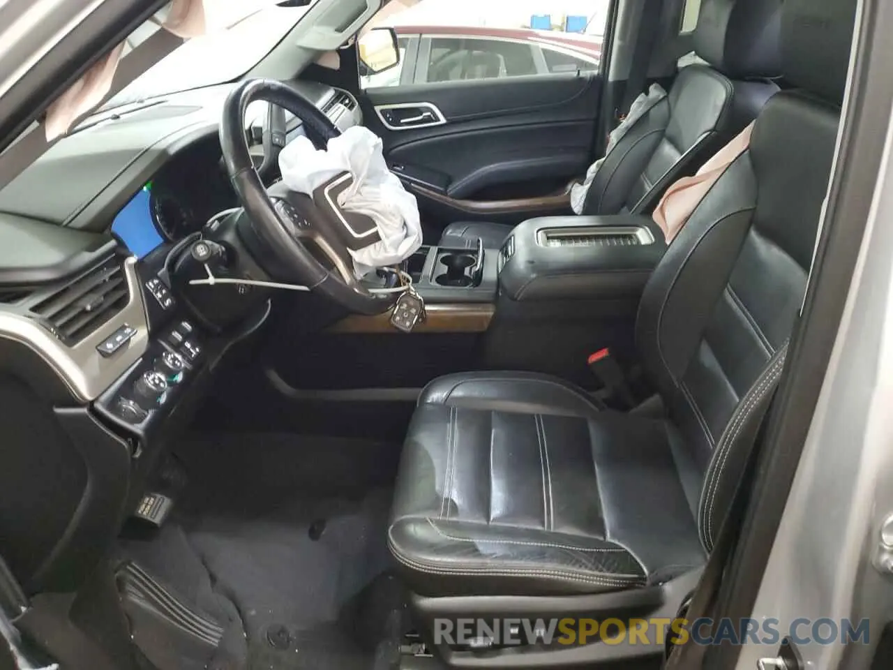 7 Photograph of a damaged car 1GKS2HKJ6KR196276 GMC YUKON 2019