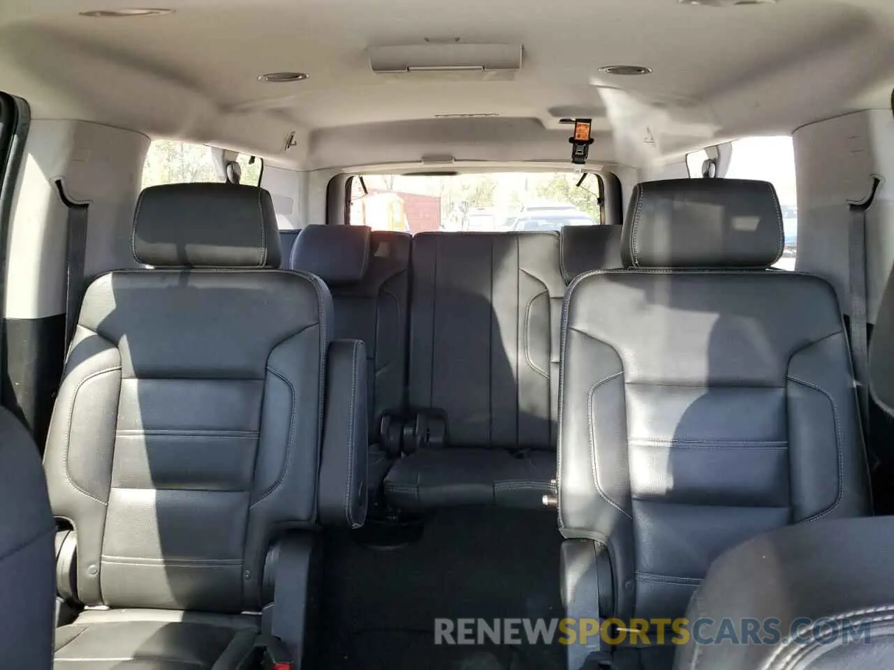 10 Photograph of a damaged car 1GKS2HKJ6KR307005 GMC YUKON 2019