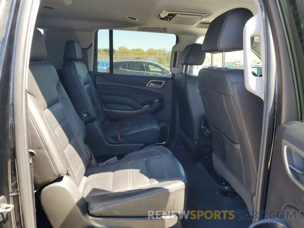 11 Photograph of a damaged car 1GKS2HKJ6KR307005 GMC YUKON 2019