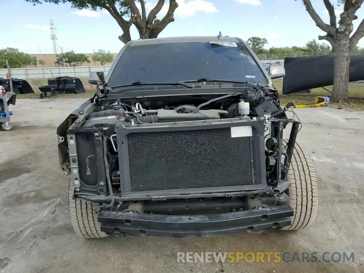 5 Photograph of a damaged car 1GKS2HKJ7KR303318 GMC YUKON 2019