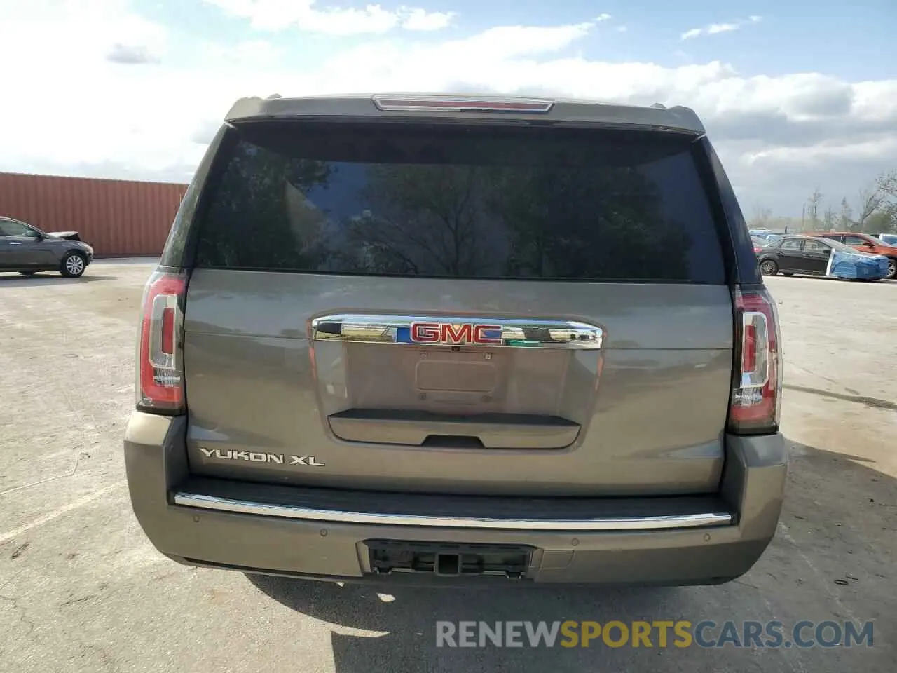 6 Photograph of a damaged car 1GKS2HKJ7KR303318 GMC YUKON 2019