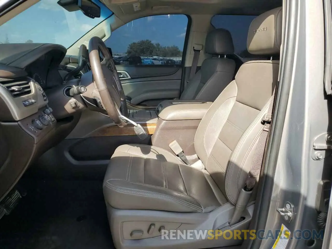7 Photograph of a damaged car 1GKS2HKJ7KR303318 GMC YUKON 2019