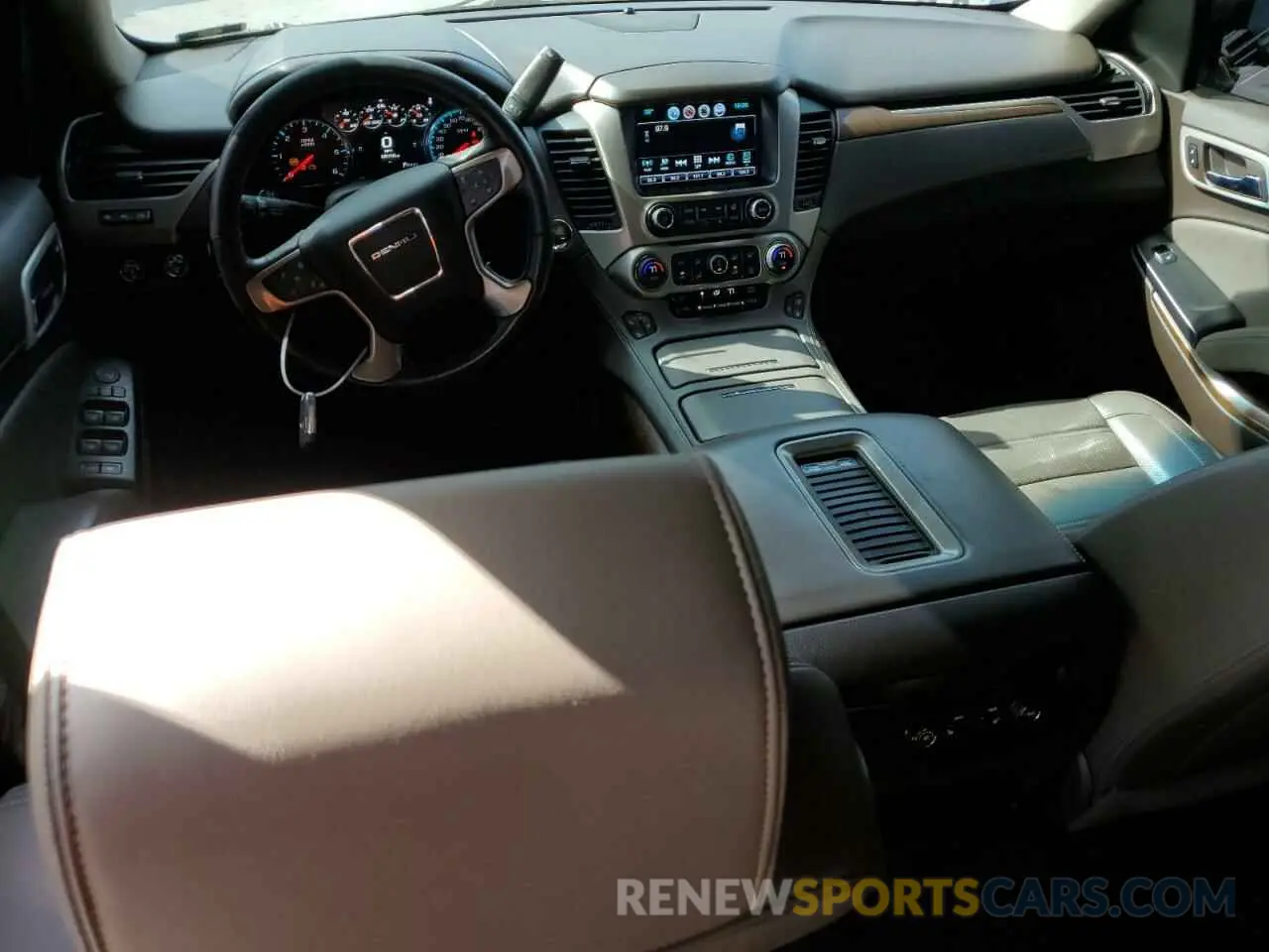 8 Photograph of a damaged car 1GKS2HKJ7KR303318 GMC YUKON 2019