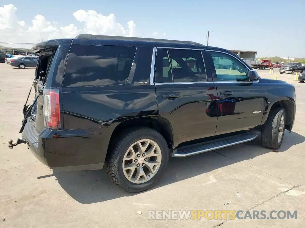 3 Photograph of a damaged car 1GKS1AKC3LR197205 GMC YUKON 2020