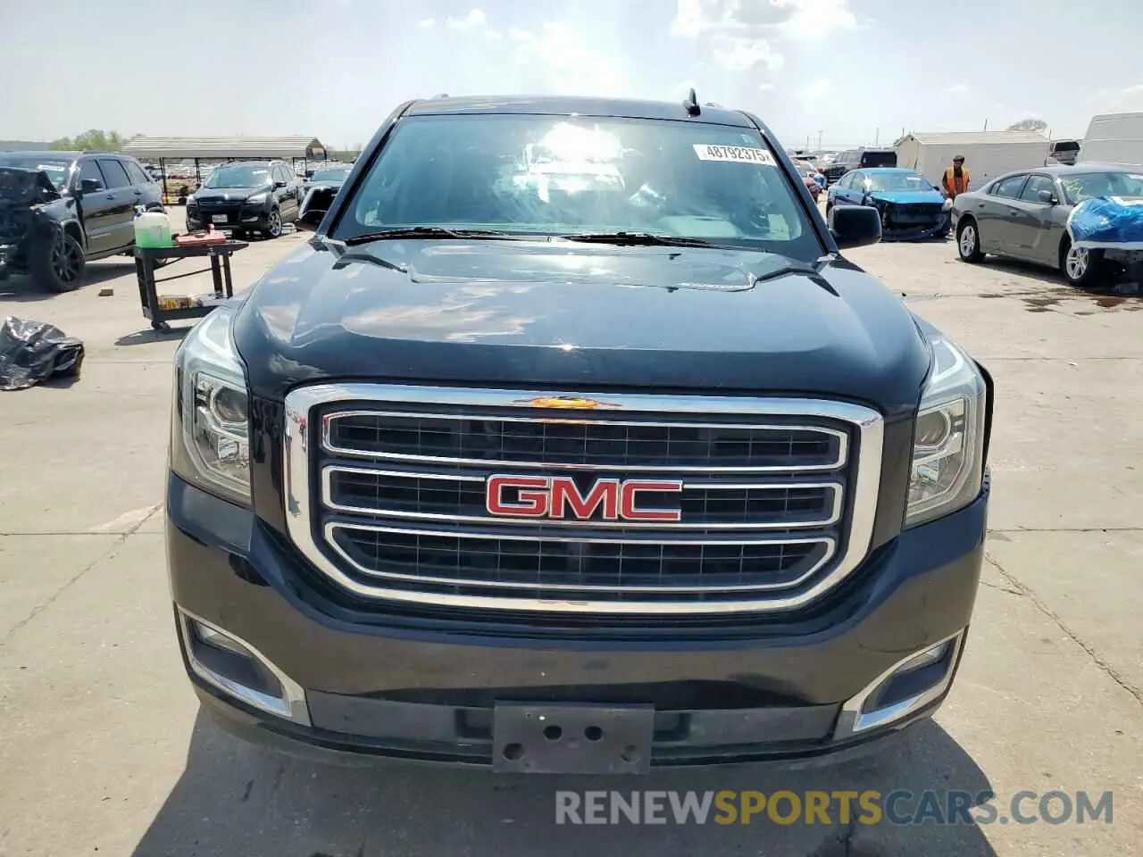 5 Photograph of a damaged car 1GKS1AKC3LR197205 GMC YUKON 2020