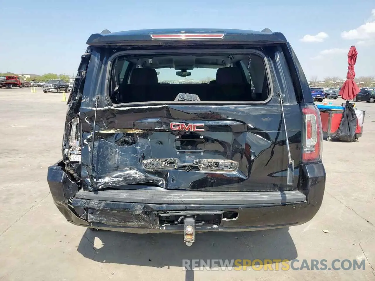 6 Photograph of a damaged car 1GKS1AKC3LR197205 GMC YUKON 2020