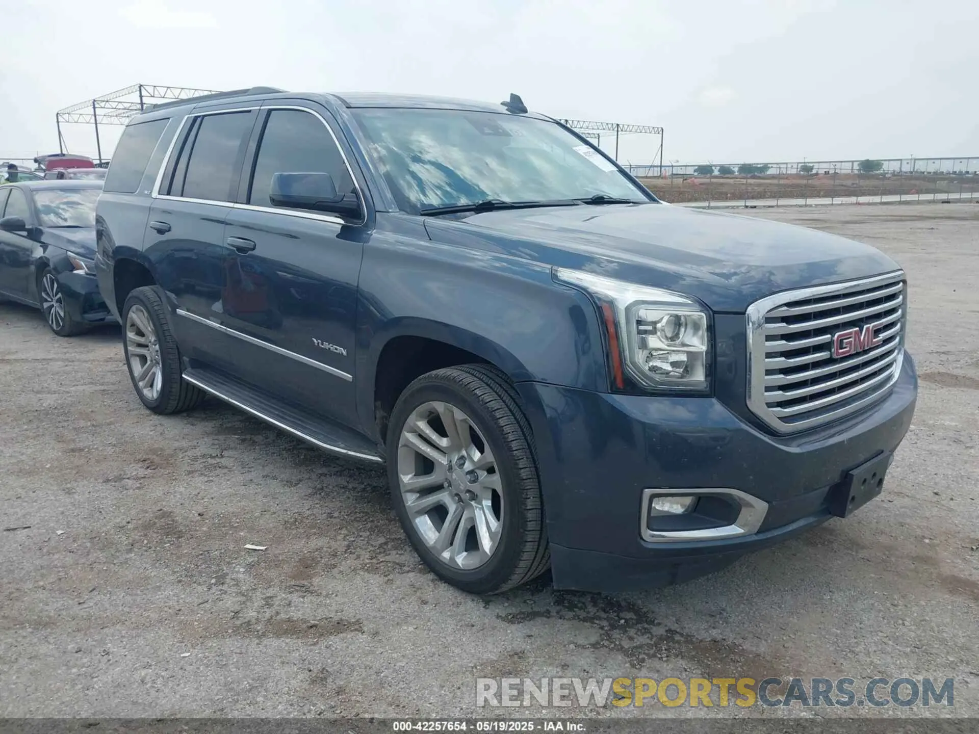 1 Фотография поврежденного автомобиля 1GKS1BKC3LR170298 GMC YUKON 2020