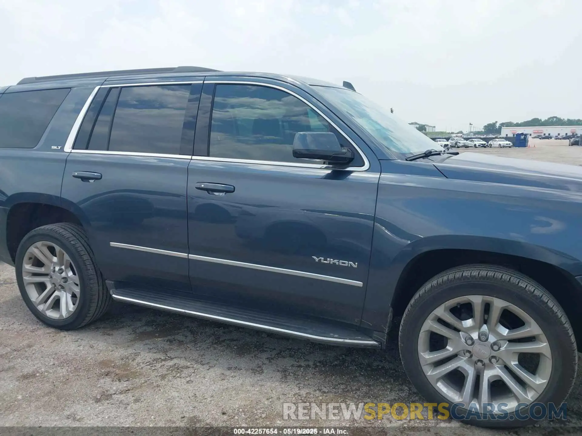 13 Фотография поврежденного автомобиля 1GKS1BKC3LR170298 GMC YUKON 2020