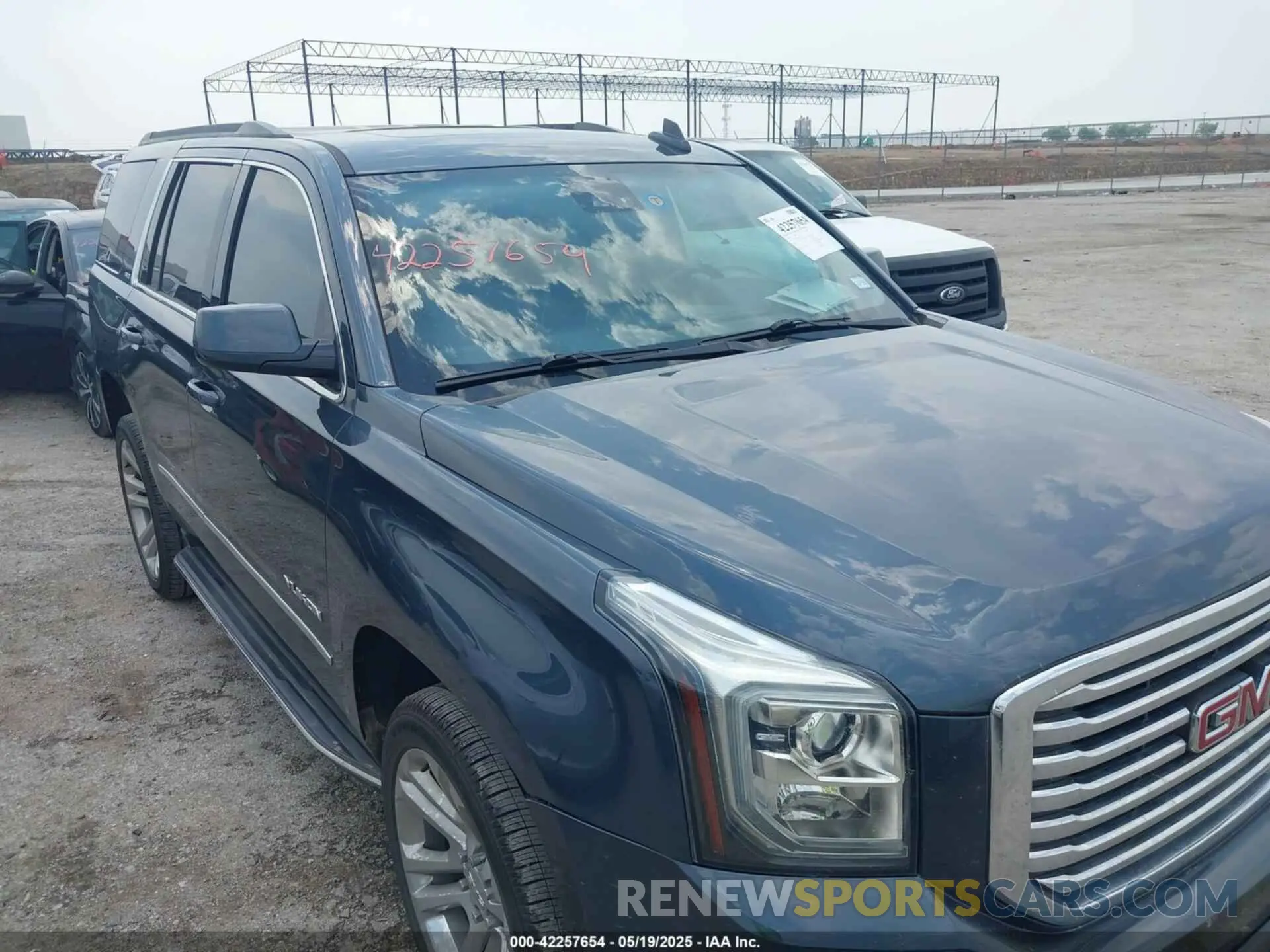 17 Фотография поврежденного автомобиля 1GKS1BKC3LR170298 GMC YUKON 2020