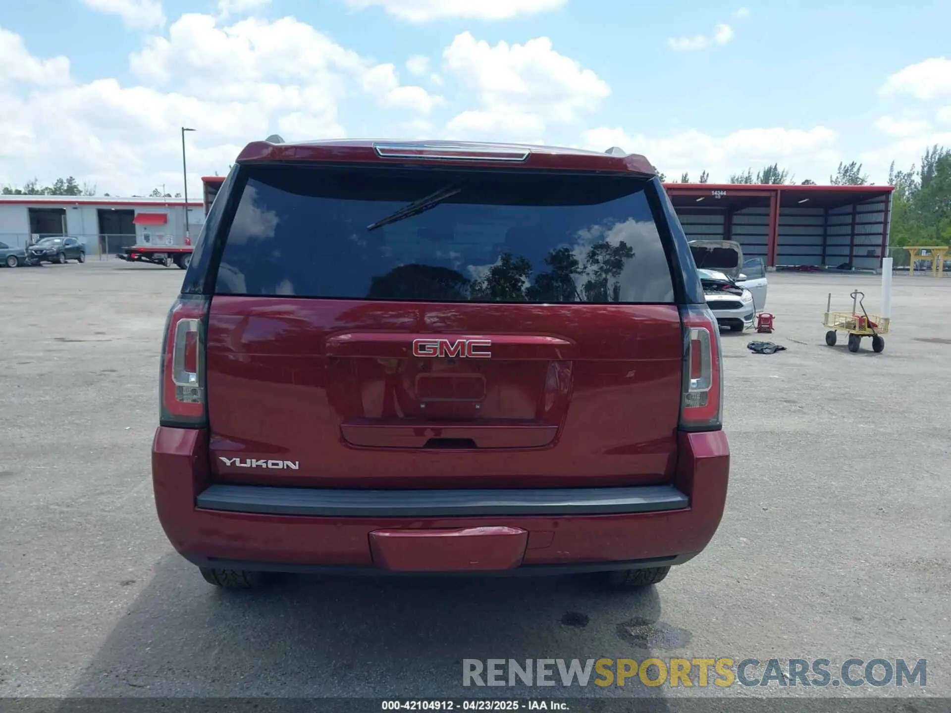 16 Фотография поврежденного автомобиля 1GKS1BKC4LR242383 GMC YUKON 2020