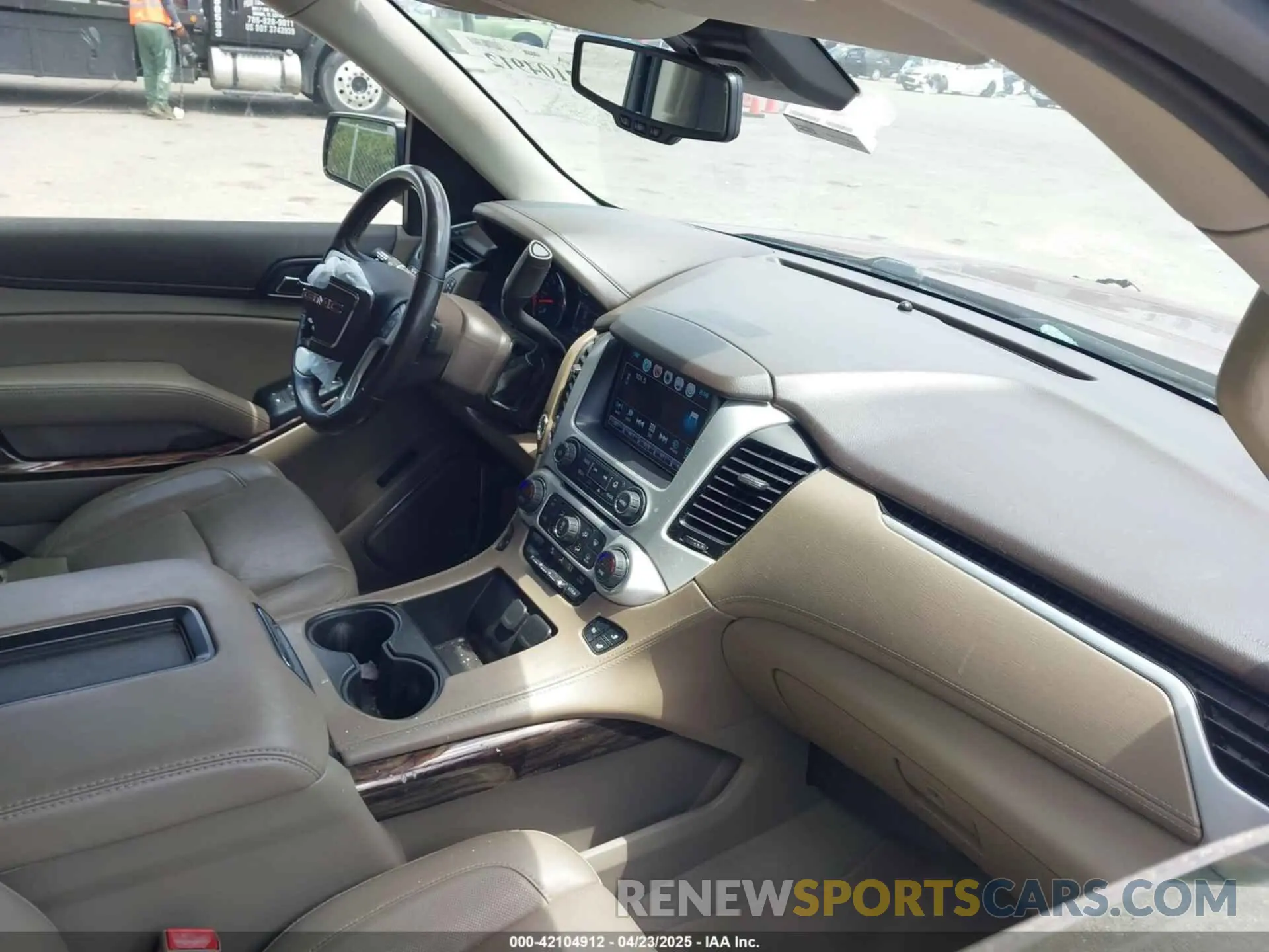 5 Фотография поврежденного автомобиля 1GKS1BKC4LR242383 GMC YUKON 2020