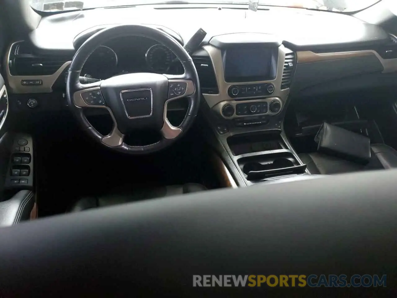 8 Фотография поврежденного автомобиля 1GKS1HKJ6LR127236 GMC YUKON 2020