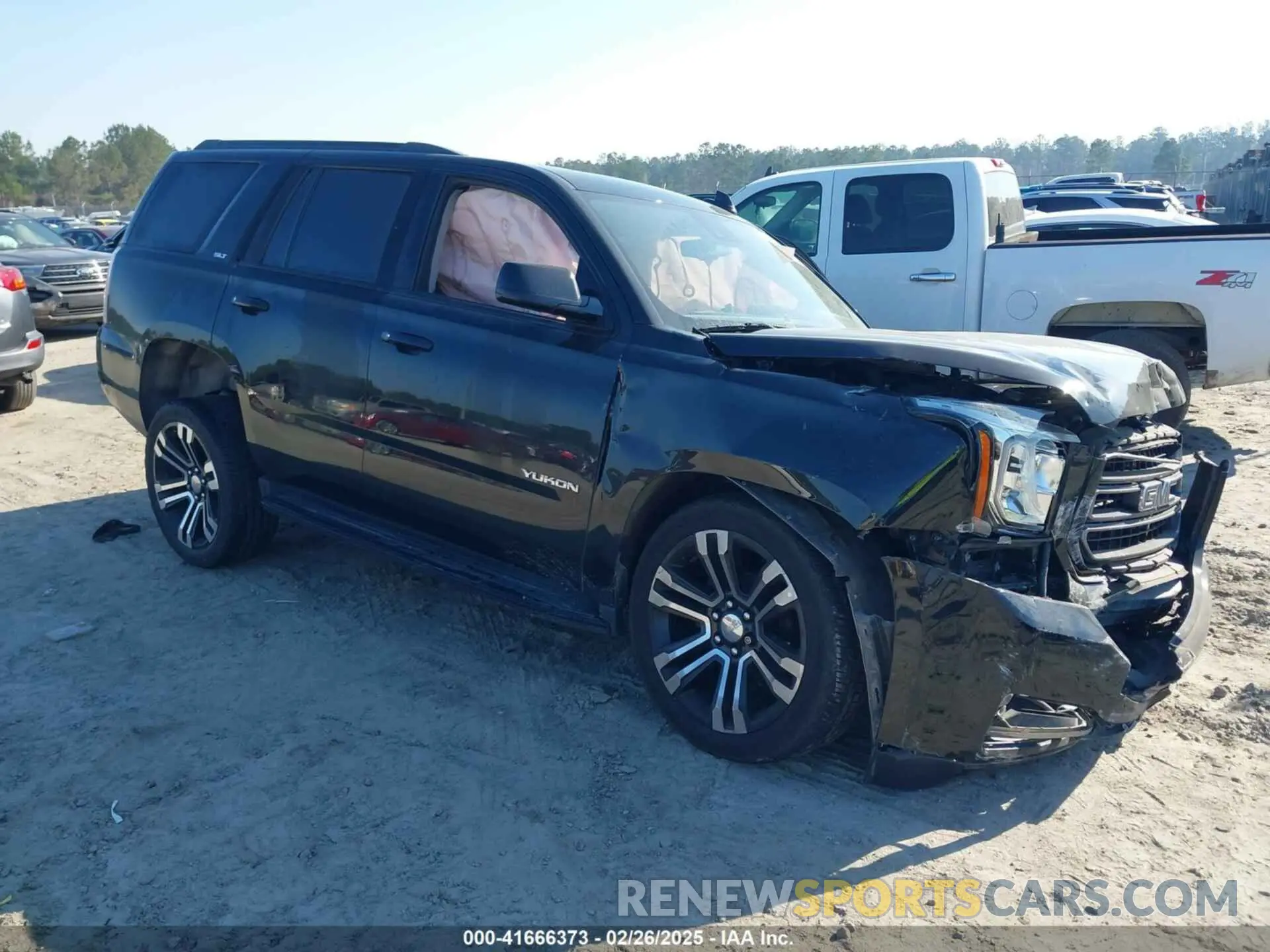 1 Photograph of a damaged car 1GKS2BKC1LR144201 GMC YUKON 2020