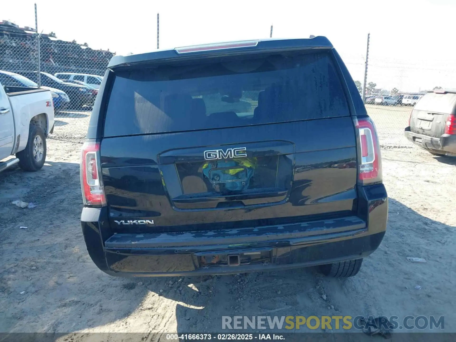 15 Photograph of a damaged car 1GKS2BKC1LR144201 GMC YUKON 2020
