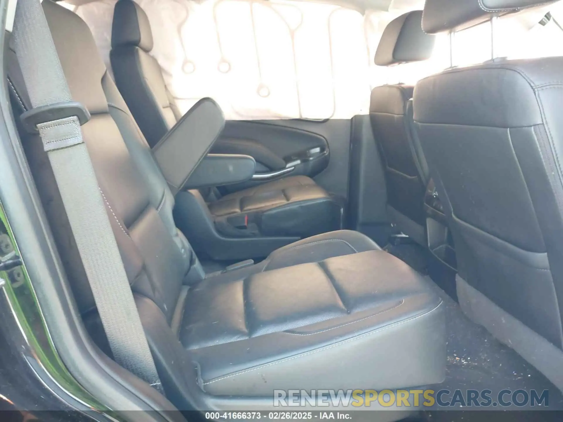 8 Photograph of a damaged car 1GKS2BKC1LR144201 GMC YUKON 2020
