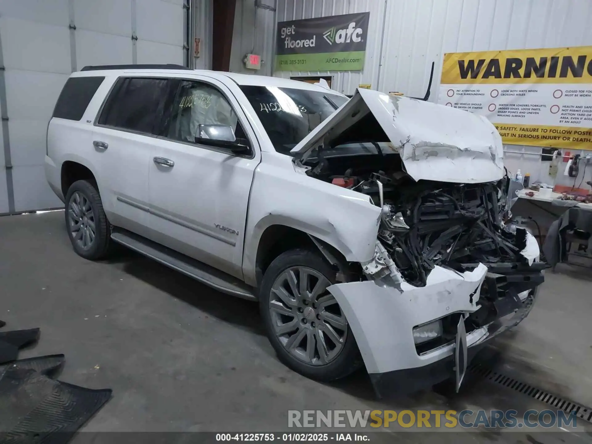 1 Фотография поврежденного автомобиля 1GKS2BKC2LR175800 GMC YUKON 2020
