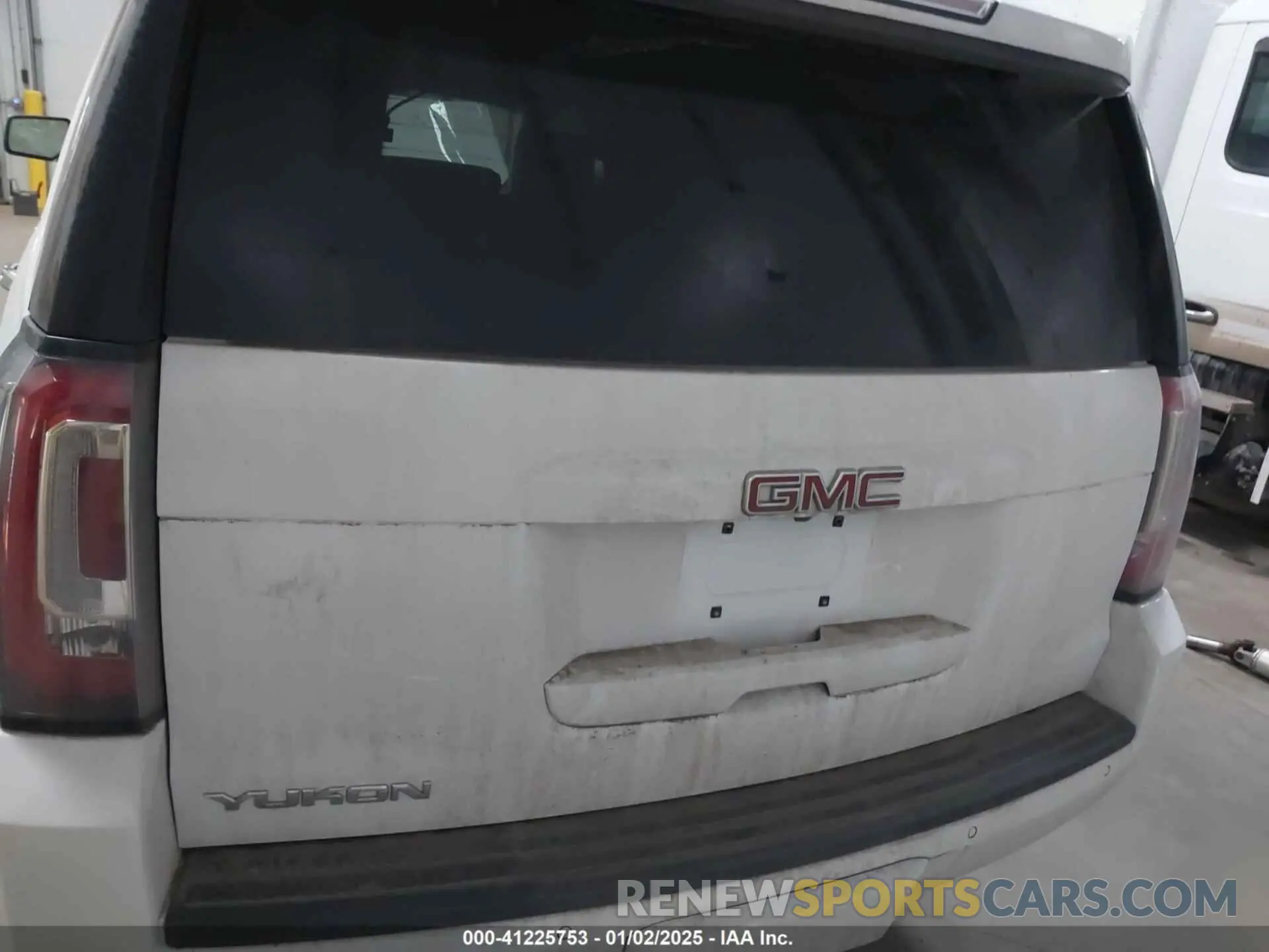 17 Фотография поврежденного автомобиля 1GKS2BKC2LR175800 GMC YUKON 2020