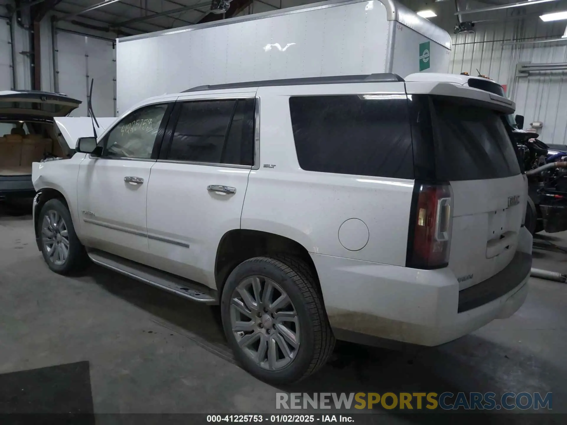 3 Фотография поврежденного автомобиля 1GKS2BKC2LR175800 GMC YUKON 2020
