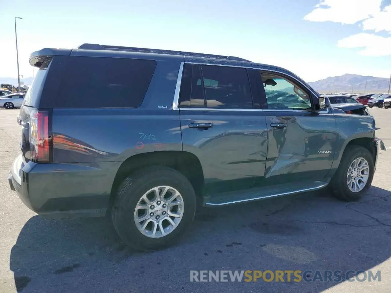 3 Фотография поврежденного автомобиля 1GKS2BKC2LR204423 GMC YUKON 2020