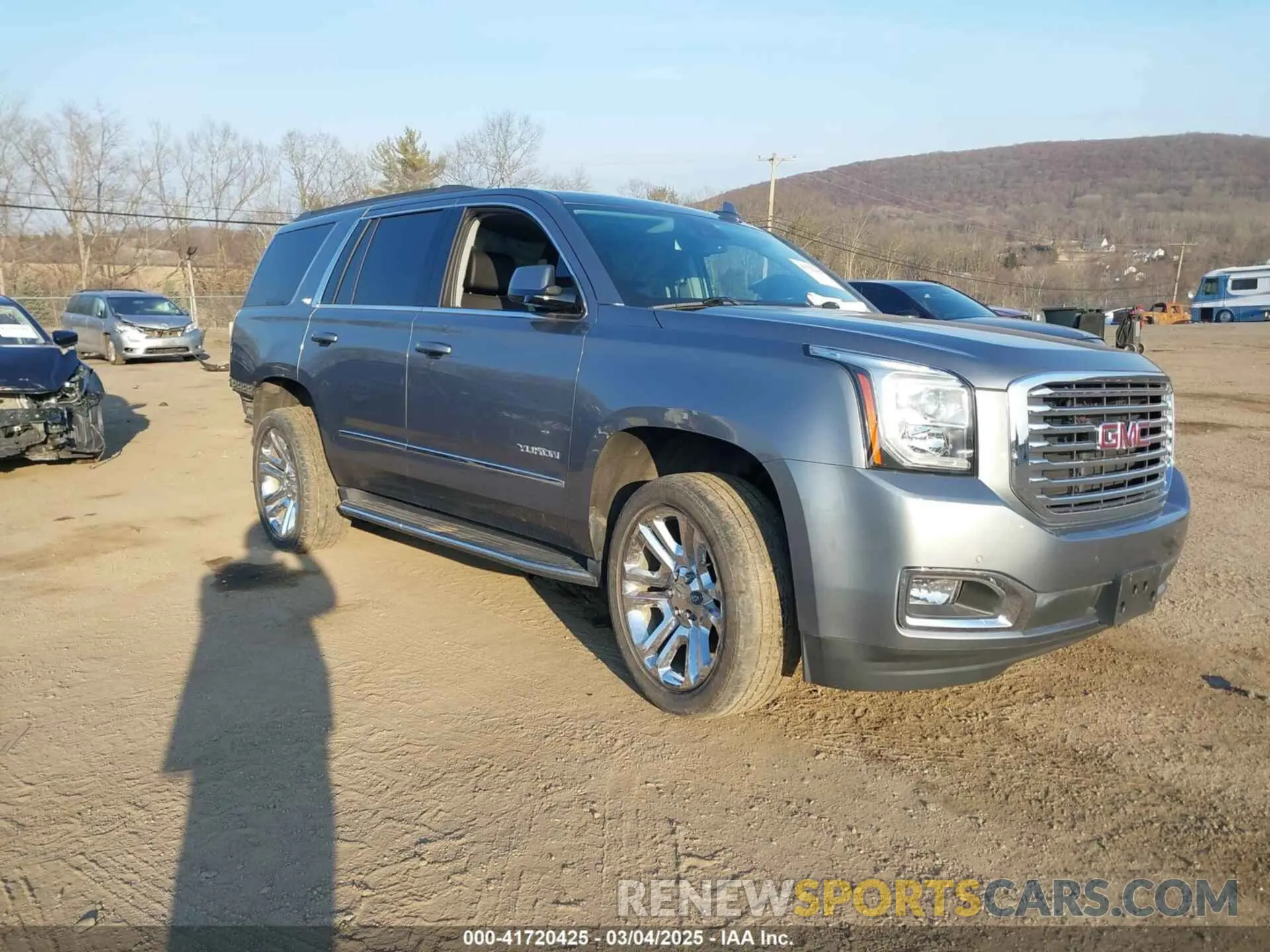 1 Фотография поврежденного автомобиля 1GKS2BKC8LR263699 GMC YUKON 2020