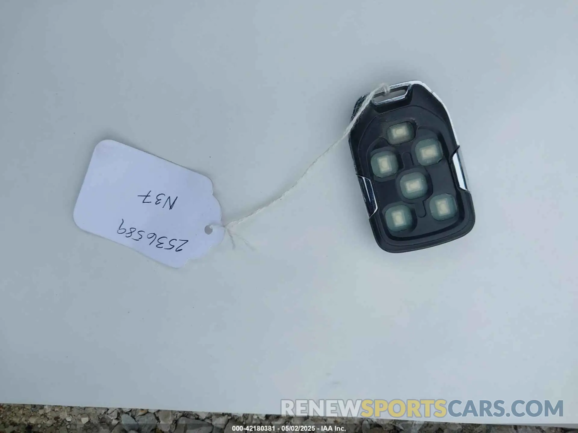 11 Photograph of a damaged car 1GKS2CKJ4LR137778 GMC YUKON 2020